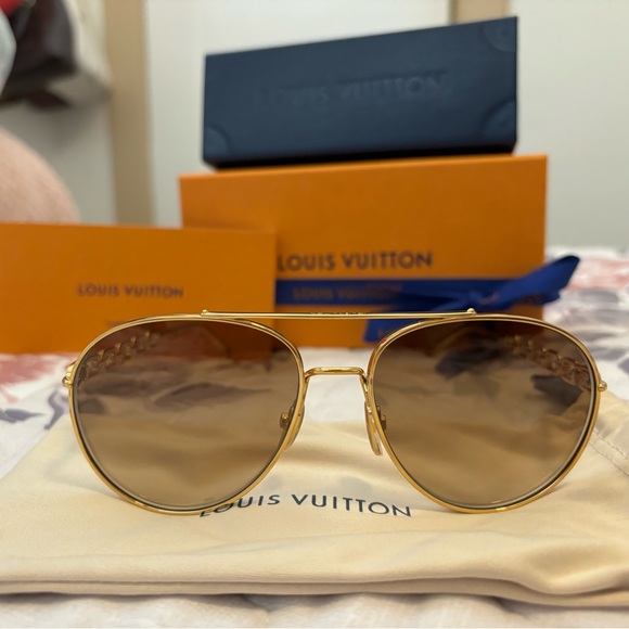 Louis Vuitton Chain Pilot Sunglasses 🕶️ - Picture 1 of 8